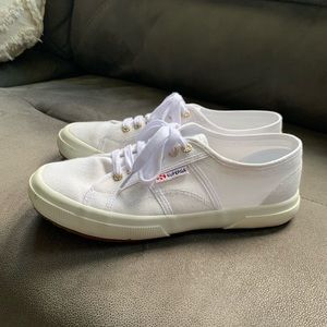 Superga white tennis shoes